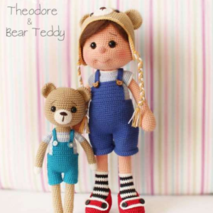 TheodoreBonequinho Theodore com Ursinho Teddy