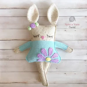 Receita Coelhinha com Vestido Azul e Flor Amigurumi PDF