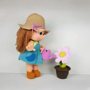 Receita Boneca Jardineira com Regador e Flor Amigurumi PDF