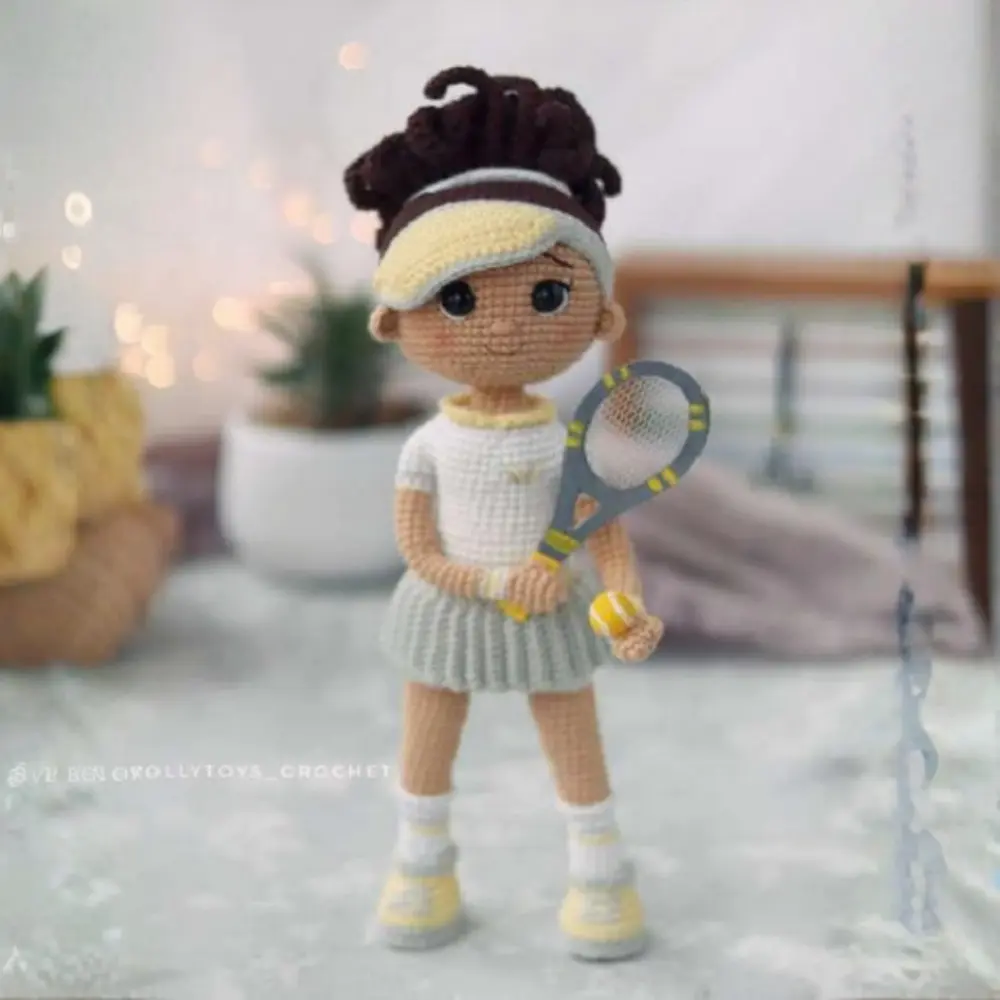 Boneca Tenista com Raquete em Amigurumi