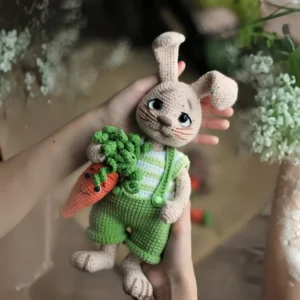 Receita Coelhinho Jardineiro com Cenoura Amigurumi PDF